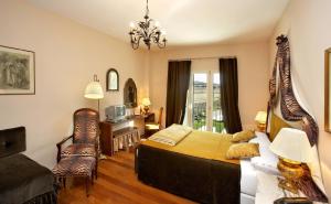 Posteľ alebo postele v izbe v ubytovaní Hotel Santa Coloma del Camino