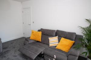 Fantastic Large House with Private Parking