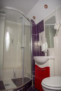 Koupelna v ubytování Amethyst House Therme & Bucharest Otopeni Airport
