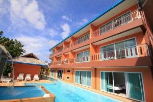 Bazén v ubytování Lanta Fevrier Resort nebo v jeho okolí
