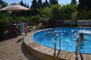 a group of people swimming in a swimming pool at Konnaoja Holiday Home in Taterma