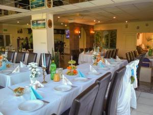 a long table with white table cloths on it at Agroturystyka Gramburg in Zblewo