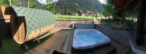 Nespecifikovaný výhled na hory nebo výhled na hory při pohledu z hotelu