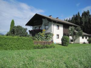 Ein Garten an der Unterkunft Ferienwohnungen Tillian