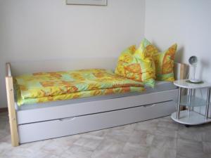 Ein Bett oder Betten in einem Zimmer der Unterkunft Ferienwohnungen Tillian