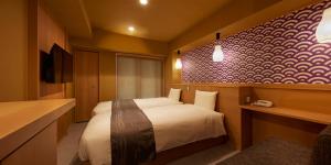 Postel nebo postele na pokoji v ubytování Sakura Sky Hotel