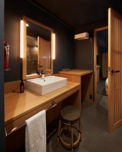 A bathroom at Sakura Sky Hotel