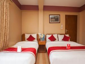 Postel nebo postele na pokoji v ubytování Shiva Shankar Hotel