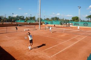 Tennis und/oder Squash in der Unterkunft Real Village Roma oder in der Nähe
