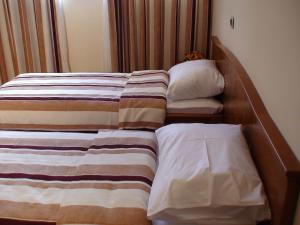 Mali Hotel BaMBiS客房内的一张或多张床位