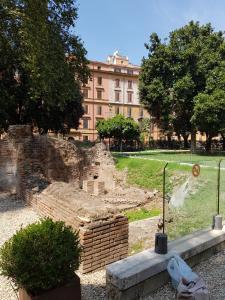 ancient ruins in front of a large building at Hotel Kennedy in Rome