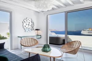 Posezení v ubytování Kouros Hotel & Suites