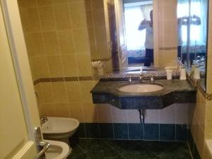 Koupelna v ubytování أجنحة ابراج سان استفانو + 37 fotografií
