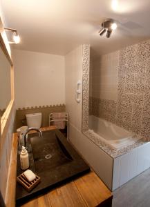 Kylpyhuone majoituspaikassa Le Chat Perché