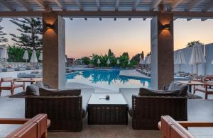 Diamond Boutique Hotel内部或周边的泳池