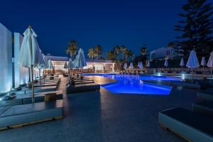 Diamond Boutique Hotel内部或周边的泳池