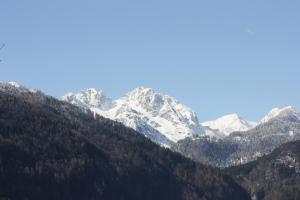 Ein allgemeiner Bergblick oder ein Berglick von der Ferienwohnung aus