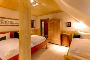 Un pat sau paturi într-o cameră la Bio-Apartments Villa Thusnelda