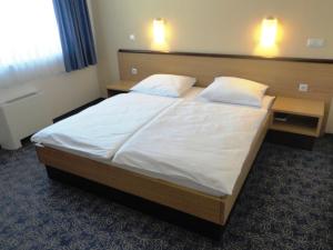 Postel nebo postele na pokoji v ubytování Hotel Bela Krajina