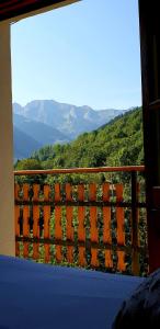 a balcony with a view of a mountain at Casa Rural Cuny in Casau