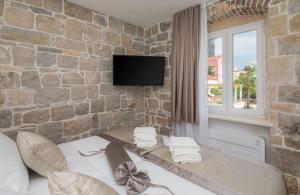 Televízia a/alebo spoločenská miestnosť v ubytovaní Mediterra Residence