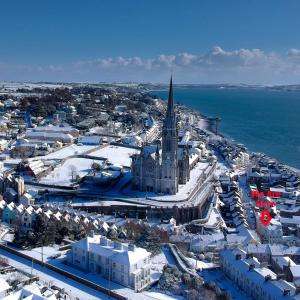 Townhouse in Centre of Cobh a l'hivern