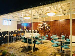 Jízda na kole v ubytování Bedrock Boutique Hostel nebo okolí