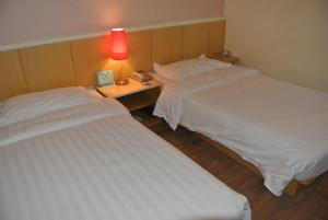 Postel nebo postele na pokoji v ubytování Beijing Sicily Hotel