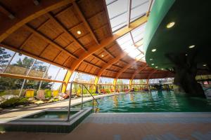 Bazén v ubytovaní Aqua Line Apartmanház alebo v jeho blízkosti