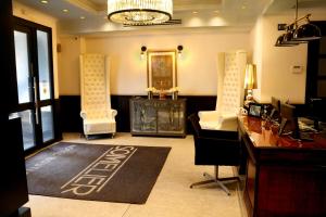 a lobby with a desk and two chairs and a table at Hotel Sommelier Boutique in Santiago