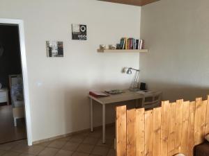 Knihovna v apartmánu