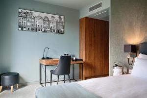 a hotel room with a bed and a desk at Focus Hotel Poznań in Poznań