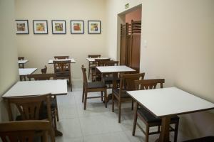a dining room with tables and chairs at Hotel Marrocos in Pelotas