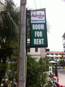 a room for rent sign on a pole at Admire House in Pattaya