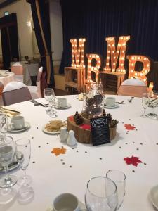 A restaurant or other place to eat at The Crofters Hotel 