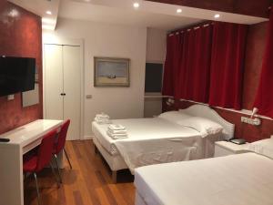 Postel nebo postele na pokoji v ubytování Hotel Malpensafiera