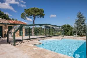 Gallery image of Chalet BIRON - Piscine & Tennis - Gîtes de Poubille in Blanquefort-sur-Briolance