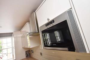 Knutsford Centre Luxury Apartments tesisinde mutfak veya mini mutfak