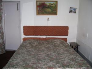 A bed or beds in a room at Blue Chip