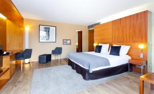 A bed or beds in a room at Hotel Condes de Barcelona