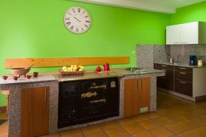 Una cocina o zona de cocina en Pension ARCA