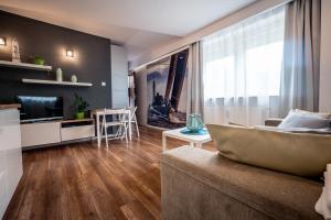 Kuchyňa alebo kuchynka v ubytovaní FUDA APARTAMENT DZIECI WRZESIŃSKICH 6/1/1