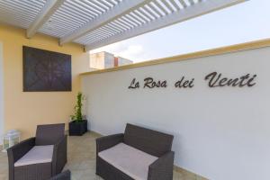 A seating area at La Rosa Dei Venti