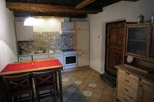 A kitchen or kitchenette at Klösterle 2018