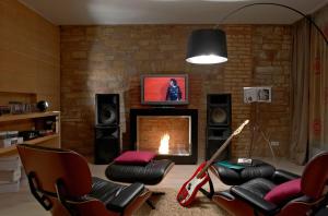 a living room with a fireplace and a tv at Lösch für Freunde in Hornbach