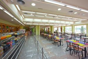 Restaurace v ubytování Hotel Río Cabia