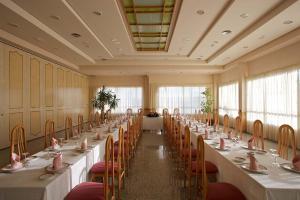 Restaurace v ubytování Hotel Río Cabia