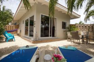 a house with a swimming pool and a patio at Appartement bonaire in Kralendijk