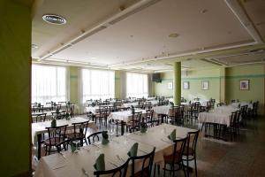 Restaurace v ubytování Hotel Río Cabia