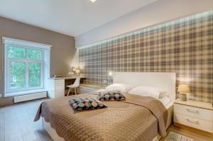 a bedroom with a large bed and a window at HaPPy InnSide, Free Parking, Self check-in 7x24h, AC in Vilnius